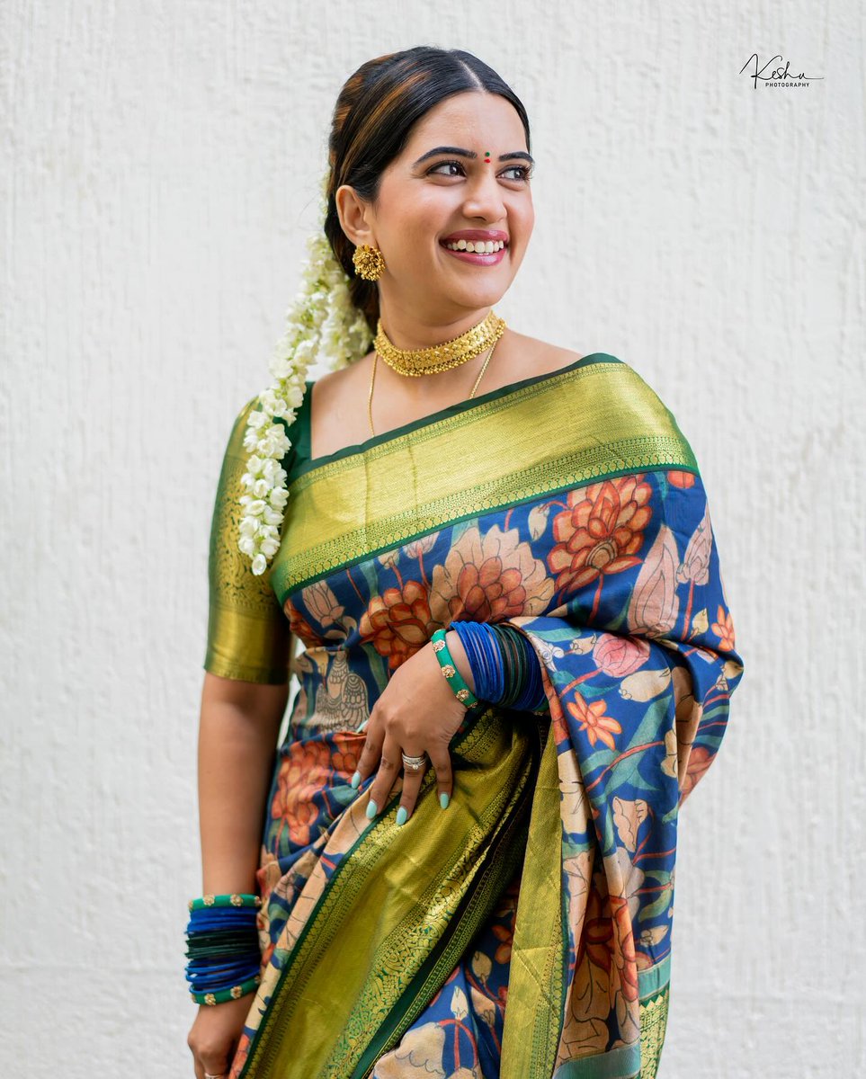 Gorgeous #SravanthiChokarapu latest photoshoot in saree! 💚