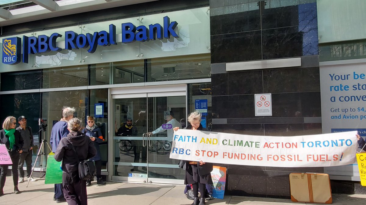 kabradshaw42's tweet photo. Faith and Climate Action formed a prayer circle in a downtown RBC branch today, just ahead of RBCs AGM this coming Thursday, to demand RBC stop funding new fossil fuel exploration and divest in favour of green energy projects!! #QuitRBC @350Canada @envirodefence @decolonialsol https://t.co/UVyN7EijbO