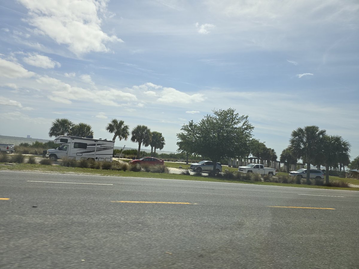 SpaceCoastSkies's tweet photo. All down US1 was a pretty good crowd gathering. The road where I am has been steady streaming in #FinalDelta #DeltaIVHeavy #SpaceCoastSkies #SpectatorSport #GoULA! #GoDelta! https://t.co/HHBmImMgO7