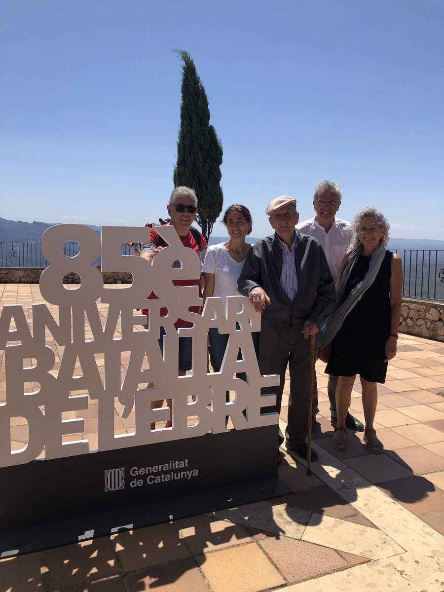 MemoriaCat's tweet photo. Ens ha deixat Salvador Farrés Oliveras, als 103 anys. Era el darrer “biberó” de la Catalunya central. Una gran lliçó de vida. Volem expressar el condol a la família i agrair al Salvador Farrés la seva plena disposició de sempre a col·laborar amb nosaltres: https://t.co/LdVQvlpstR https://t.co/nO74hwlHpE