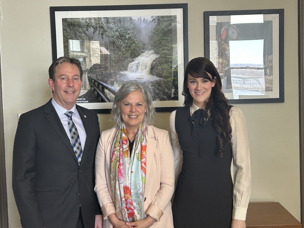 Our CEO @helene_sabourin and Government Relations Manager and OT Monique Lizon met with @drsdelliscc to share how #occupationaltherapy can help with the #mentalhealth crisis by providing low-cost, high-impact solutions, and preventing issues before they occur. #cdnpoli #OT365