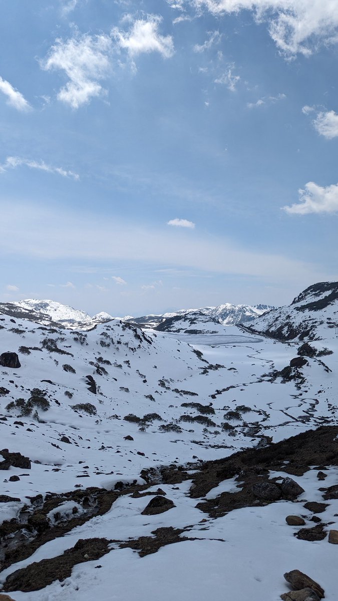 Photos don't do justice, but I'm trying...
#Tawang #Bumlapass #Arunachal #ArunachalTourism #IncredibleIndia