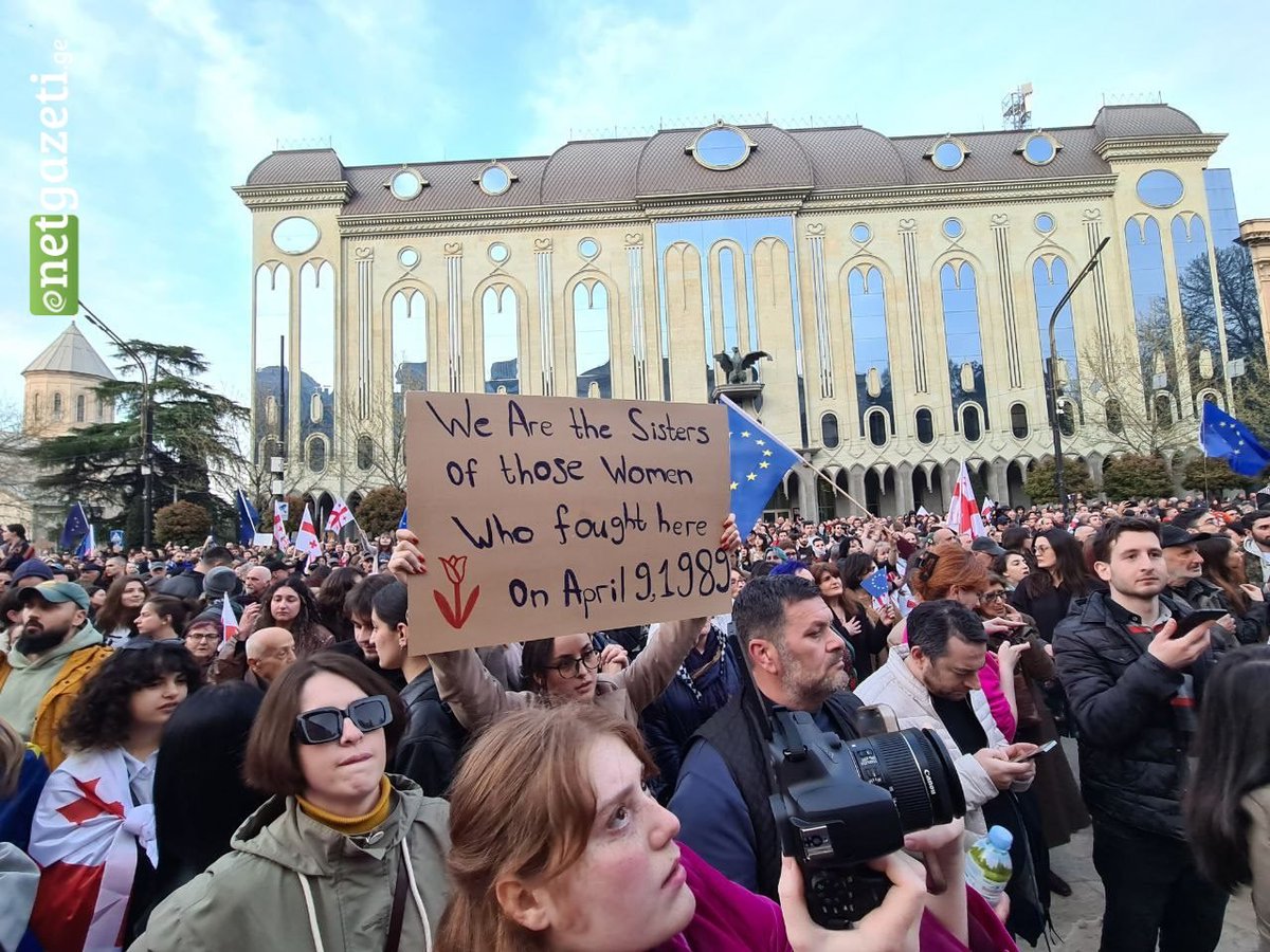 'Yes to Europe, #NoToRussianLaw', - rally is taking place in #Tbilisi. Thousands have gathered to protest reintroduction of so-called 'foreign agents' law. #Georgia 📌netgazeti.ge/news/717435/