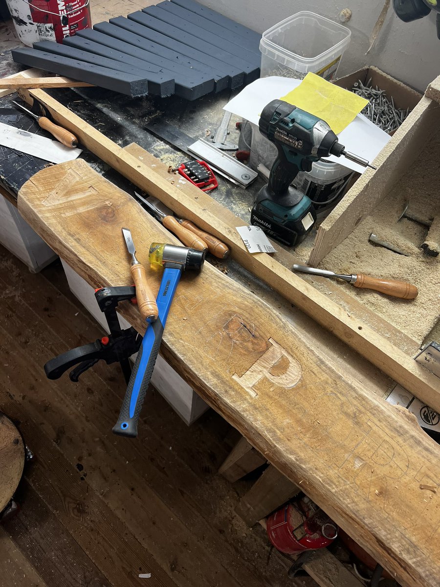 Small carving job for a local wooden boat association. Will soon spell “Västerport 1” 👌