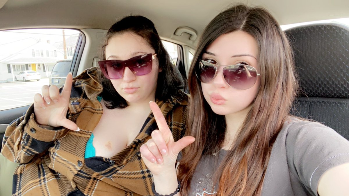 double L you fucking simps 😂 pay for our lunch @Pr1ncessJadee 

findom paypig doubledomme
