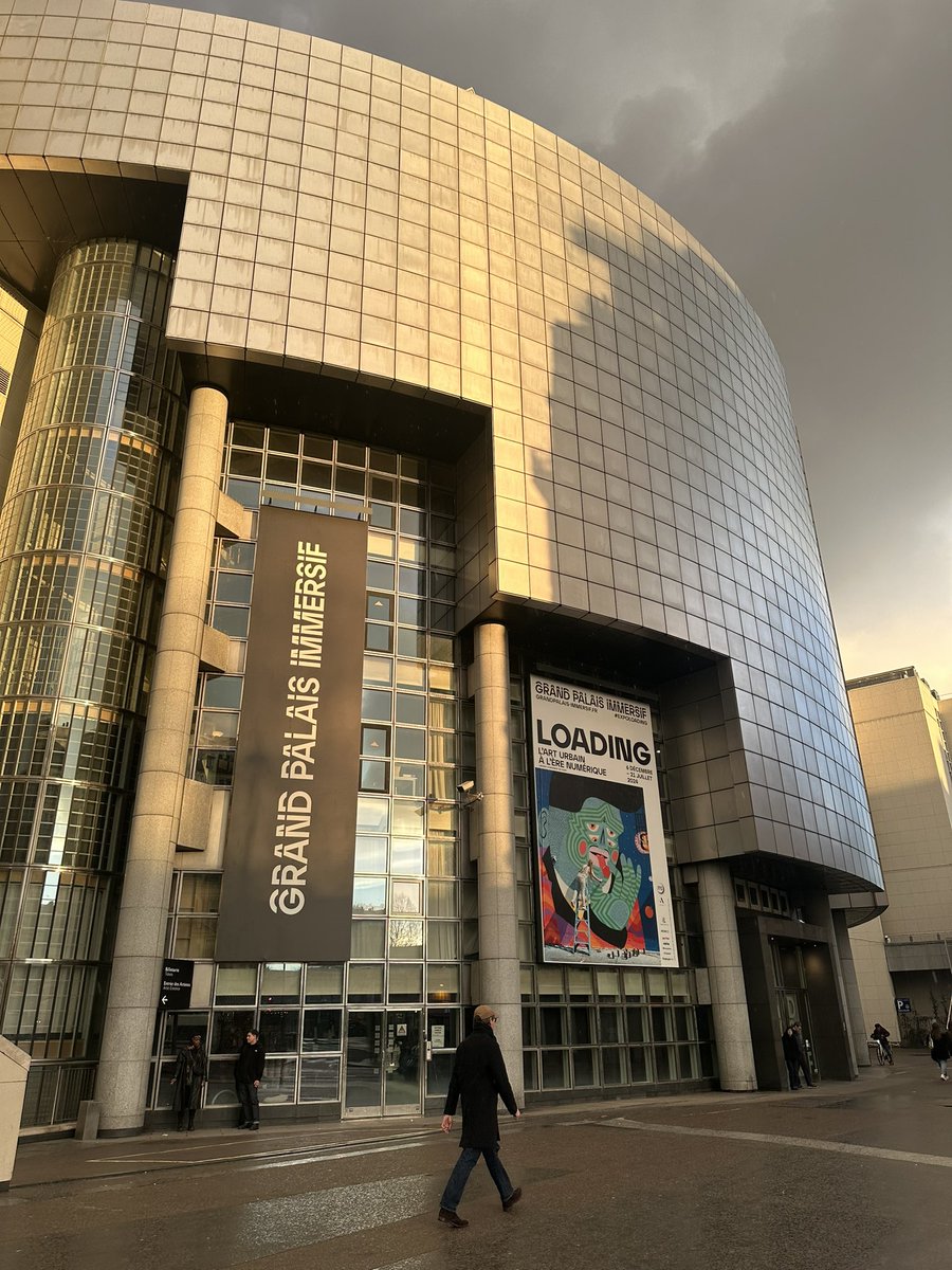 GPImmersif's tweet photo. Une douce lumière illumine le Grand Palais Immersif après la pluie 🌦️ Tout près de Bastille, venez découvrir l'#ExpoLoading, une exploration du street art mondial, depuis ses origines jusqu'à aujourd’hui 🌍 https://t.co/IL8IU0JqPE