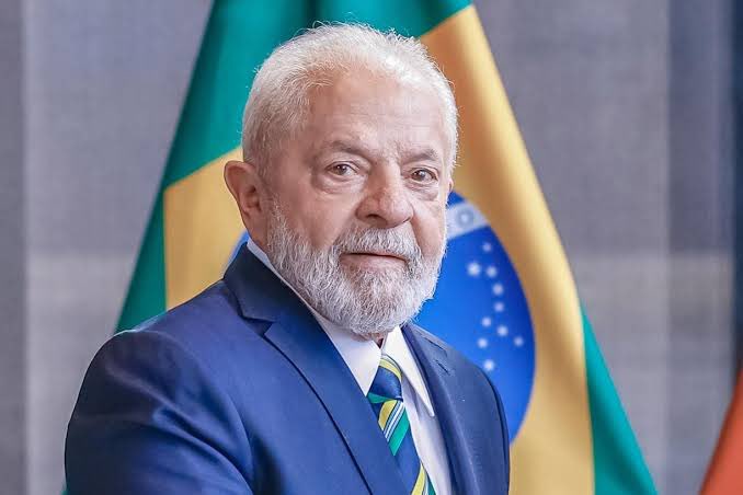 juliaminegirl0's tweet photo. GRAVE: Lula vai proibir League of Legends (Lol) no país. De acordo com ele: "o povo precisa tranzar" https://t.co/JmIFflVJrA