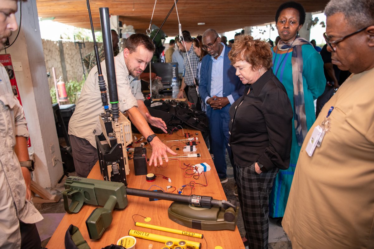 On 4 April, the UN mission leadership, African Transition Mission in Somalia and Somali Explosive Management Authority participated in the International Mine Awareness Day event hosted by UNMAS to commemorate the International Day for Mine Awareness and Assistance in Mine Action.