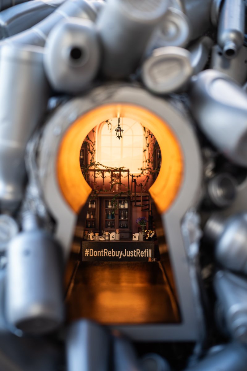 Check out @kiehls and @earthdayorg with “Single-Use Reflections” by artist @thevonwong now until 4/17. The piece invites people to reflect on how systemic change and individual lifestyle shifts can positively impact our planet. #DontRebuyJustRefill #EarthDay2024