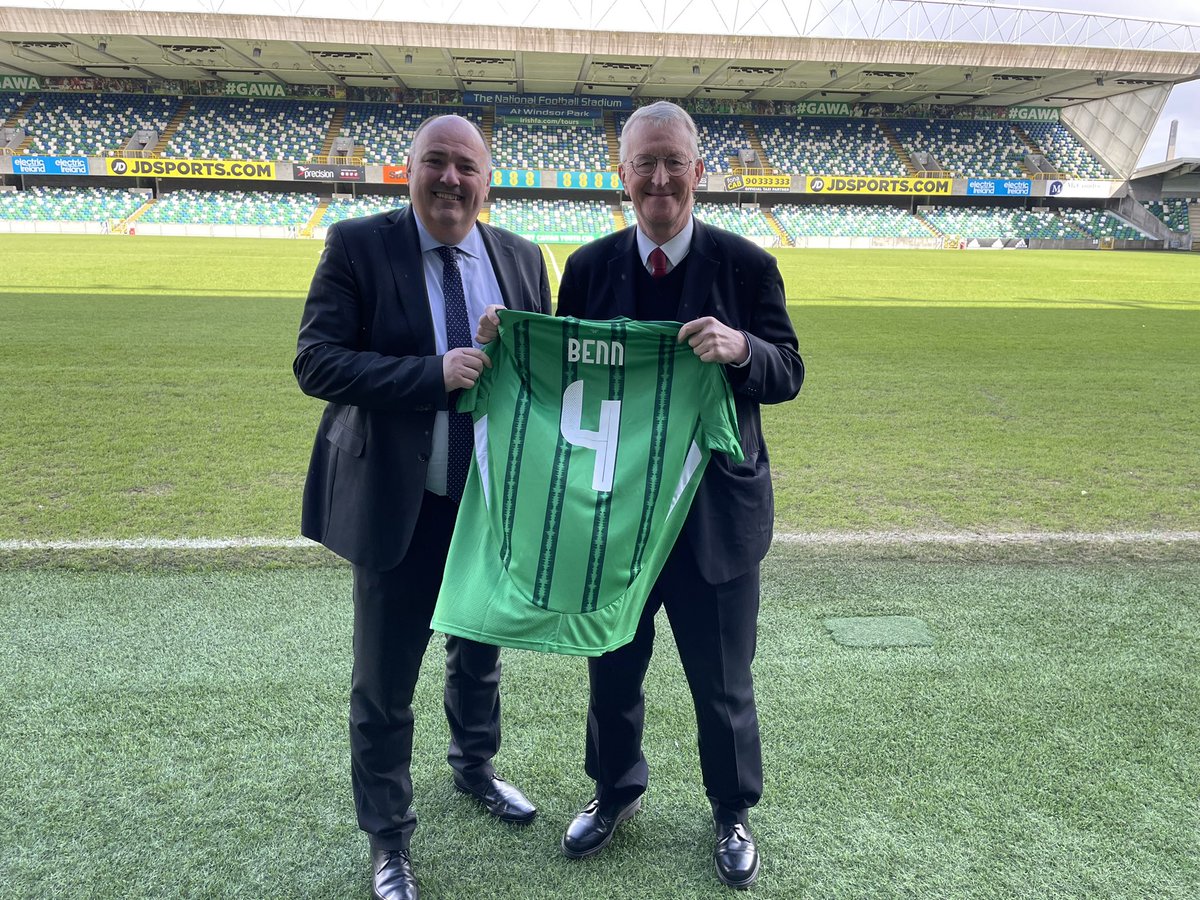 Much enjoyed my visit to Windsor Park today to see the stadium and discuss grassroots football, plans for a National Training Centre and the Casement Park project. Thanks to @IrishFA for inviting me and congratulations to the @NorthernIreland women’s team on their win today