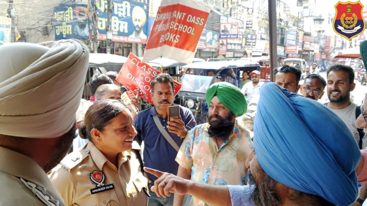 Commissionerate Police #Jalandhar called a #Meeting and conducted an visit to the Association of Books Market to examine encroachments and educate shopkeepers about the consequences, aiming to enhance #TrafficFlow.

#TrafficManagement
#JPCupdates