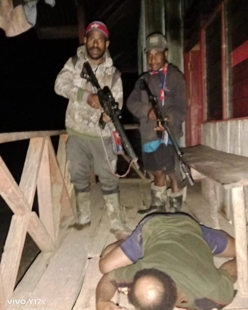 tni_ad's tweet photo. Kebiadaban OPM Makin Menjadi-Jadi, Bunuh 1 Warga dan Tembak 2 Warga Lainnya

https://t.co/sfDbHnB7Ly https://t.co/GkYpj5C3C7
