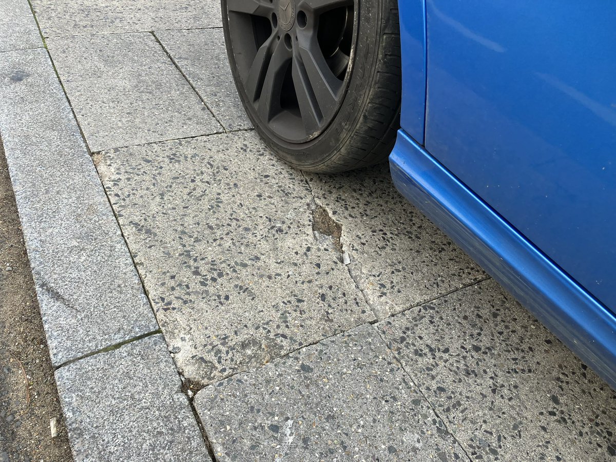 CulverleyGreen's tweet photo. No wonder the pavement on Sandhurst Parade outside the Co-Op is breaking up.

This driver pulled off the road straight after the Zebra X-ing to ride up the kerb, instead of using the nearby spaces for parking, which were free.

@LewishamCouncil @CatfordParking https://t.co/g6qB42fi0s