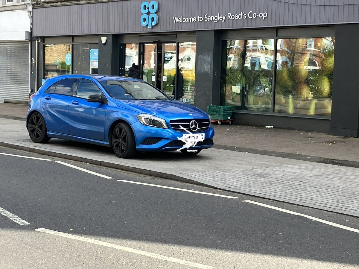 CulverleyGreen's tweet photo. No wonder the pavement on Sandhurst Parade outside the Co-Op is breaking up.

This driver pulled off the road straight after the Zebra X-ing to ride up the kerb, instead of using the nearby spaces for parking, which were free.

@LewishamCouncil @CatfordParking https://t.co/g6qB42fi0s