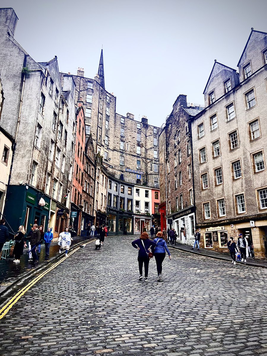 A wee visit to #Edinburgh, huge thanks to @MicrobioSoc @pogonogo for inviting me to talk at #microbio24 ‘Small Talk’ session 🎤🦠