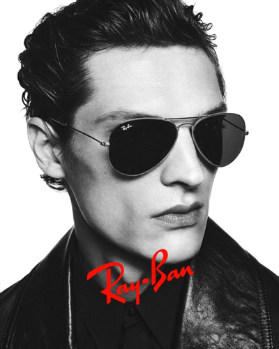 Discover all Ray-Ban icons and find your favorite to look iconic under the sun. 👓 RB 3025 Available online and in store. Linked here: bit.ly/49pr0zK #RayBan #VisionExpress #Eyewear #Sunglasses