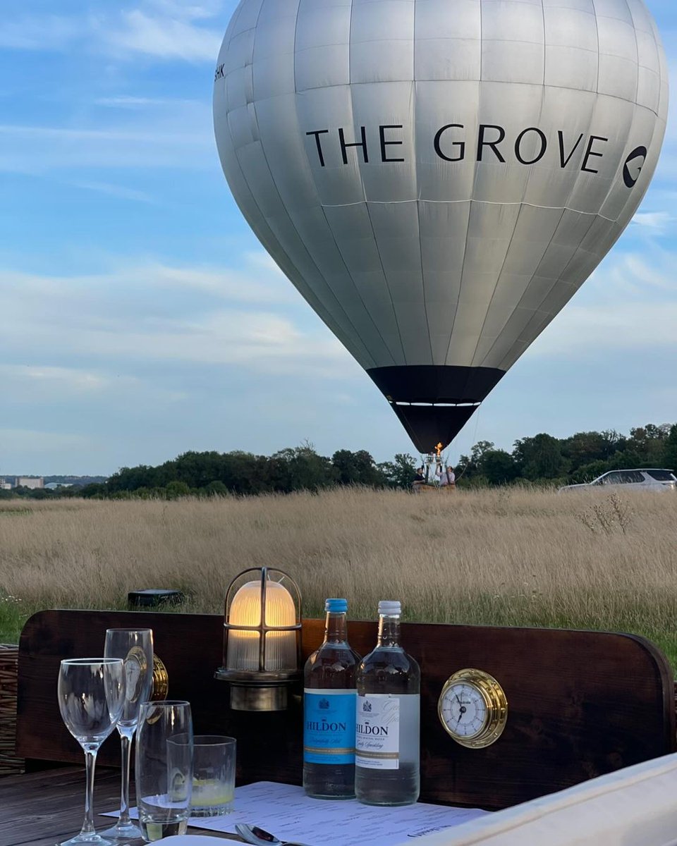 Take flight and explore the beauty of Hertfordshire from above with our hot air balloon rides this season! ✨ With sunrise and sunset options available, both early and late rises can create lasting memories as you soar above. Book your flight: thegrove.co.uk/things-to-do/h…