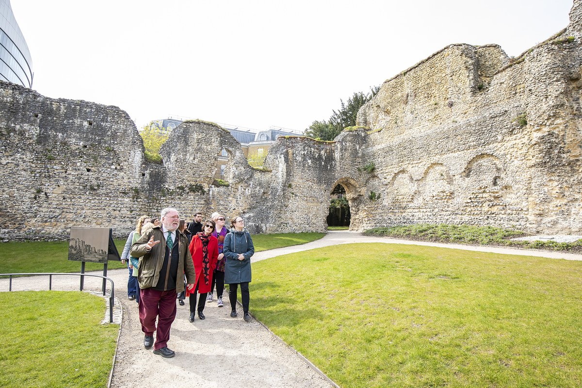 Spring is in the air, and our Abbey Quarter tours are back! ☀️ Enjoy a walking tour exploring the heart of medieval Reading every Saturday from now through the end of August. Secure your spot on our first tour of the season, this Sat Apr 13 at 11am 🌿rdguk.info/Chh3V