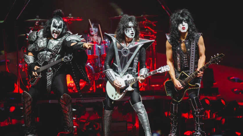 🤯 $300M for Music Catalogs! The iconic rock band KISS has just sold their song catalog, name, and image rights for a staggering $300M! Opulous offers the opportunity to earn from music catalogs, the most exciting #RWA, through $OVAULT and MFTs! Would you like to learn from a