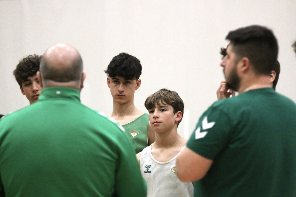 BetisBasketAcad's tweet photo. 🎯 𝐉𝐔𝐍𝐓𝐎𝐒 hacía un mismo objetivo.

#InfantilRealBetisBaloncesto https://t.co/uKpgXYPA2E