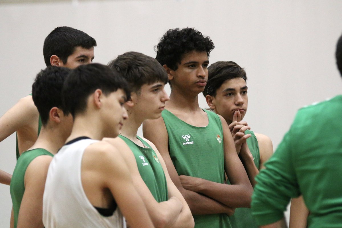 BetisBasketAcad's tweet photo. 🎯 𝐉𝐔𝐍𝐓𝐎𝐒 hacía un mismo objetivo.

#InfantilRealBetisBaloncesto https://t.co/uKpgXYPA2E