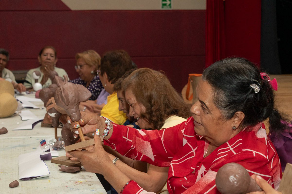 Dimos inicio al taller de “Títere de Guante” en el Centro Cultural de las Artes de la @IztacalcoAl, se realiza como parte y gracias al programa del @Helenico. Estamos convencidos que la cultura, el arte y la recreación mejoran nuestra calidad de vida, además de que es un…1/2