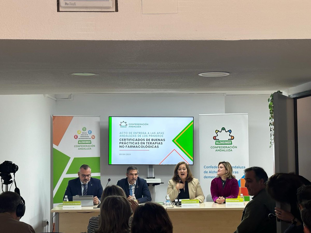 👉🏻Representantes de la Junta Directiva @asanec han asistido en el día de hoy al acto de entrega a las AFAS andaluzas de los primeros certificados de buenas prácticas en terapias no farmacológicas. @ConFEAFA