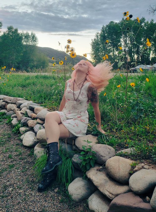 April showers ✨ https://t.co/EVobLsHZe5