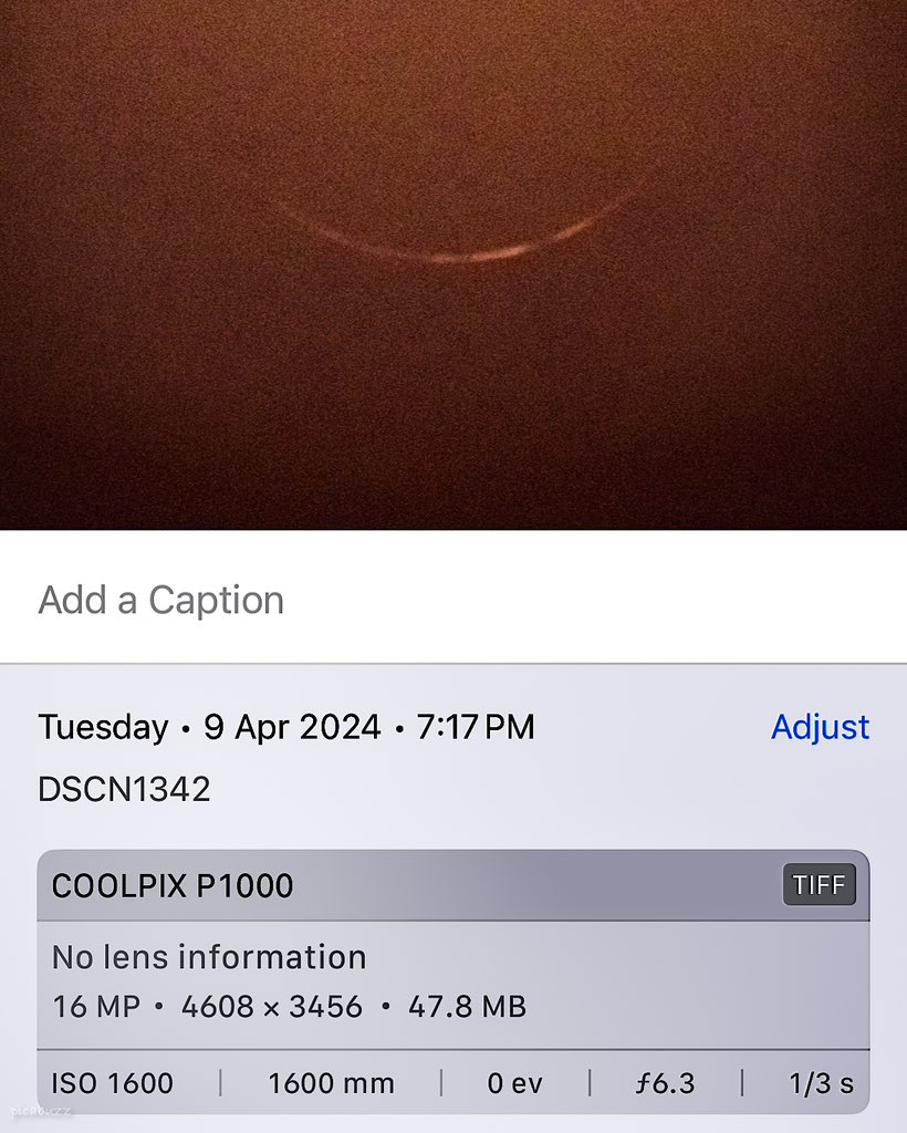 picabuzz's tweet image. Thinnest crescent moon captured in Delhi NCR , Date 09-04-2024 , no one is believing me so I attached a SS for the same @NikonIndia @aajtak @PMOIndia @indiatimes @viralbhayani77 @TheViralFever @thetatvaindia