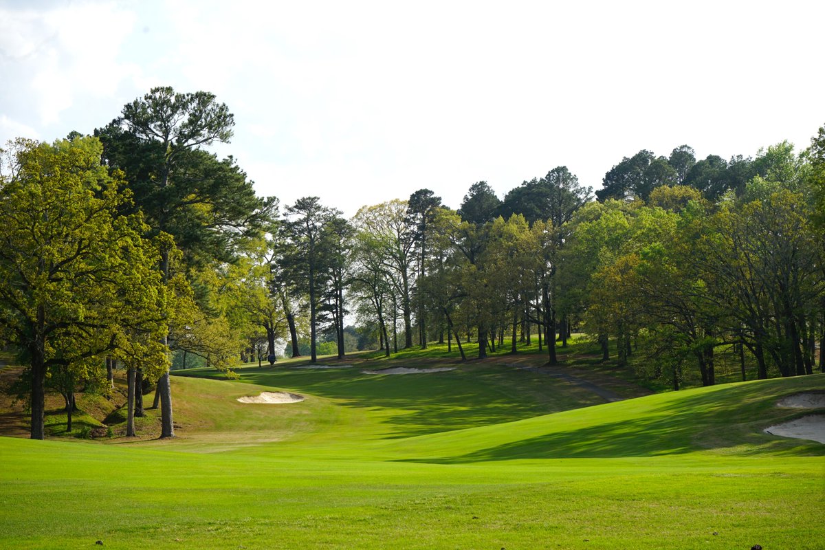AJGAGolf's tweet photo. Fifth times the charm!🍀

The AJGA returns to Hot Springs Country Club for the fifth year to host the Mizuno Junior Championship. 

#MizunoJr https://t.co/cIJJ8uDPEr