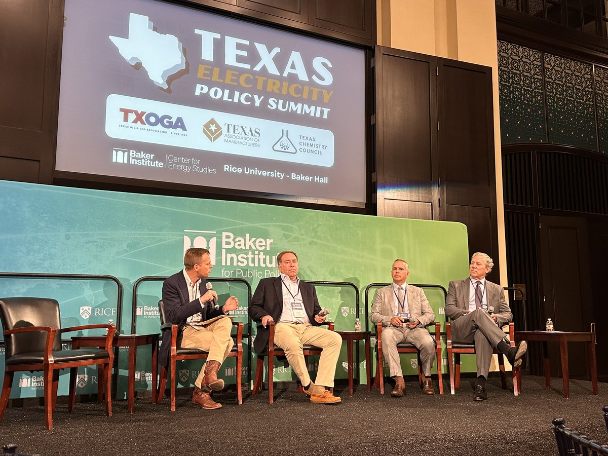 The next panel, moderated by Nate Murphy from @ValeroEnergy features Charles Griffey from Peregrine Consultants, Ned Ross from Sandow Lakes Energy, and @ERCOT_ISO CEO Pablos Vegas. Discussion is centered around attracting the right resource mix. #txlege #txenergy