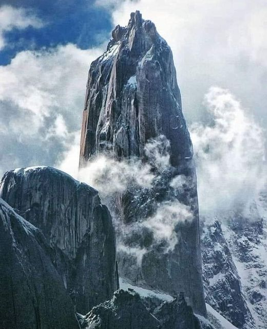 GORSKI_SWIAT's tweet photo. #mountain_world 🏔️#himalaje 
#Pakistan #Karakorum #Trango 

K2 Climber... https://t.co/kmyzCFkwyh