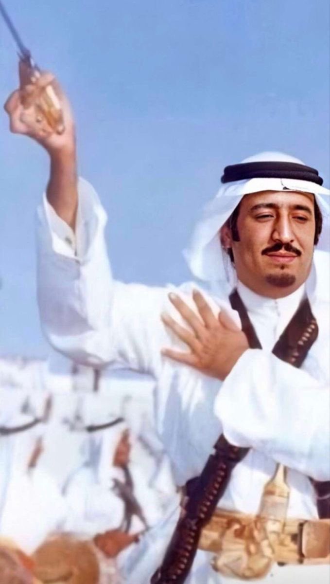 الله يحفظك 🤍💚

صورة نادرة لسيدي #خادم_الحرمين_الشريفين #الملك_سلمان حفظه الله ورعاه أثناء مشاركته الاحتفالات #السعودية بمناسبة #عيد_الفطر المبارك لعام 1392هـ/1972م.