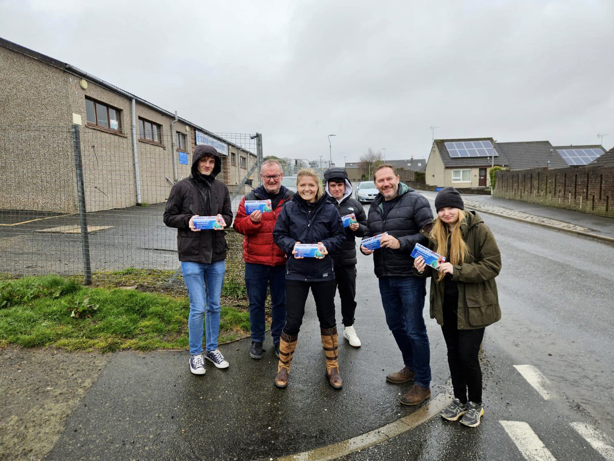 Great to be joined in #Huntly & #Turriff today by two of our fantastic MSPs and champions of #Aberdeenshire & the North East @AJABurnett and @dlumsden✨ Us @ScotTories are determined to secure #GordonAndBuchan at the general election & return the focus to your real priorities 🙌