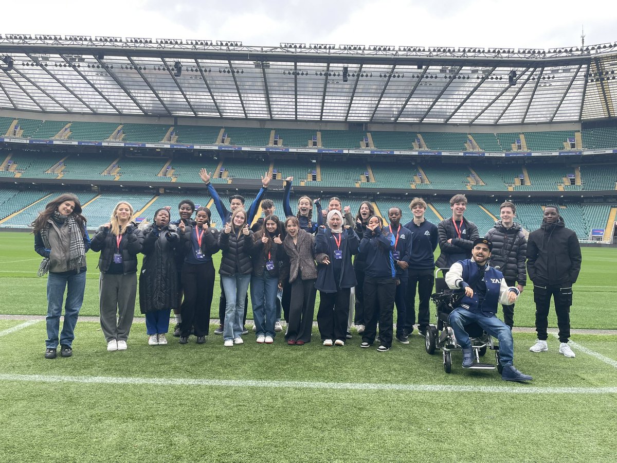 Brilliant day at @Twickenhamstad with our LYG33 cohort with inspirational guest speakers, employability sessions and skills workshops. Plus, an incredible day was complemented by a very exciting behind-the-scenes look at Twickenham’s world famous pitch and changing rooms.