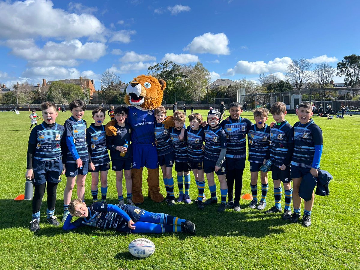 Our U11 Boys attended a @leinsterrugby festival @MonkstownFC last Wkend fielding 3 teams, with one of the teams reaching & winning the final! Super rugby from the boys, great day out meeting @LeinsterLeo & seeing the @SixNationsRugby Trophy. Well done to all Teams & Coaches. 👏