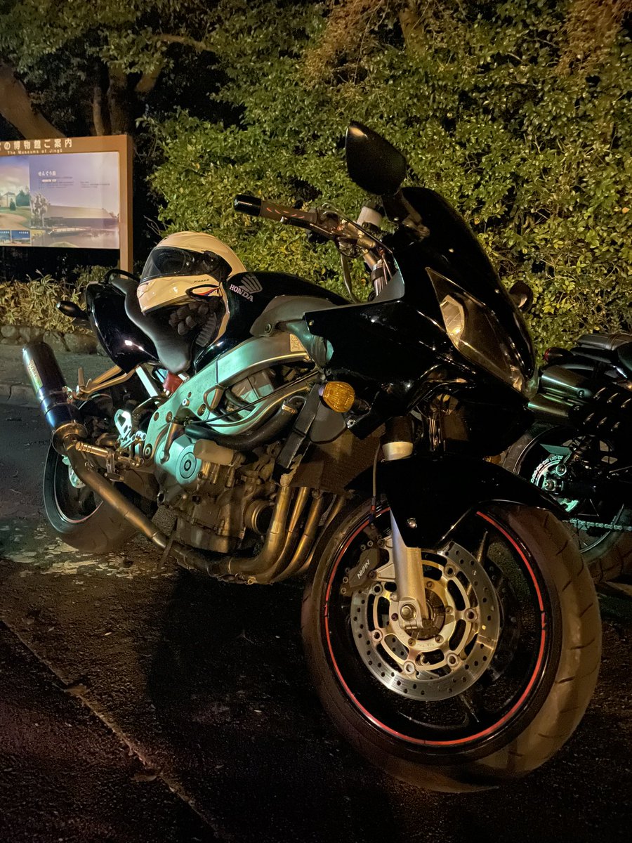 TA_01007's tweet photo. 次の日仕事でも走るぜ!
楽しかった🤣
#HONDA #cbr600 #cbr600f4i
#pc35 #cbr #600cc
#hondacbr600 #supersport
#ツアラー #大型ミドル #ホンダ
#ツーリング仲間募集中
#バイクのある風景
#バイクのある景色
#バイクのある生活
#バイク乗りと繋がりたい
#ナイトツーリング #ナイツー https://t.co/QBy1fe3UDj