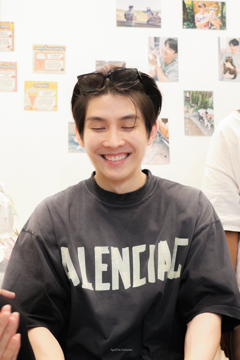 AprilinAutumnn's tweet photo. ขอให้ปีที่ 27 เป็นปีที่ใจดีกับบาสในทุกๆวัน เป็นปีที่ดาวดวงนี้ส่องสว่างไกลขึ้นในทุกๆนาที เป็นปีที่มีคนตกหลุมรักดาวดวงนี้เพิ่มขึ้นอีกเยอะๆ และเป็นที่บาสจะมีความสุขกับทุกอย่างที่ทำเลยนะ
Happy Birthday ครับคุณคนเก่ง ≽ܫ≼
@basvpr_ ˓𓄹 ࣪˖✧.*
#Basvpr #Remembas
#27thWithRemembasvpr https://t.co/8ciayJP4Bo