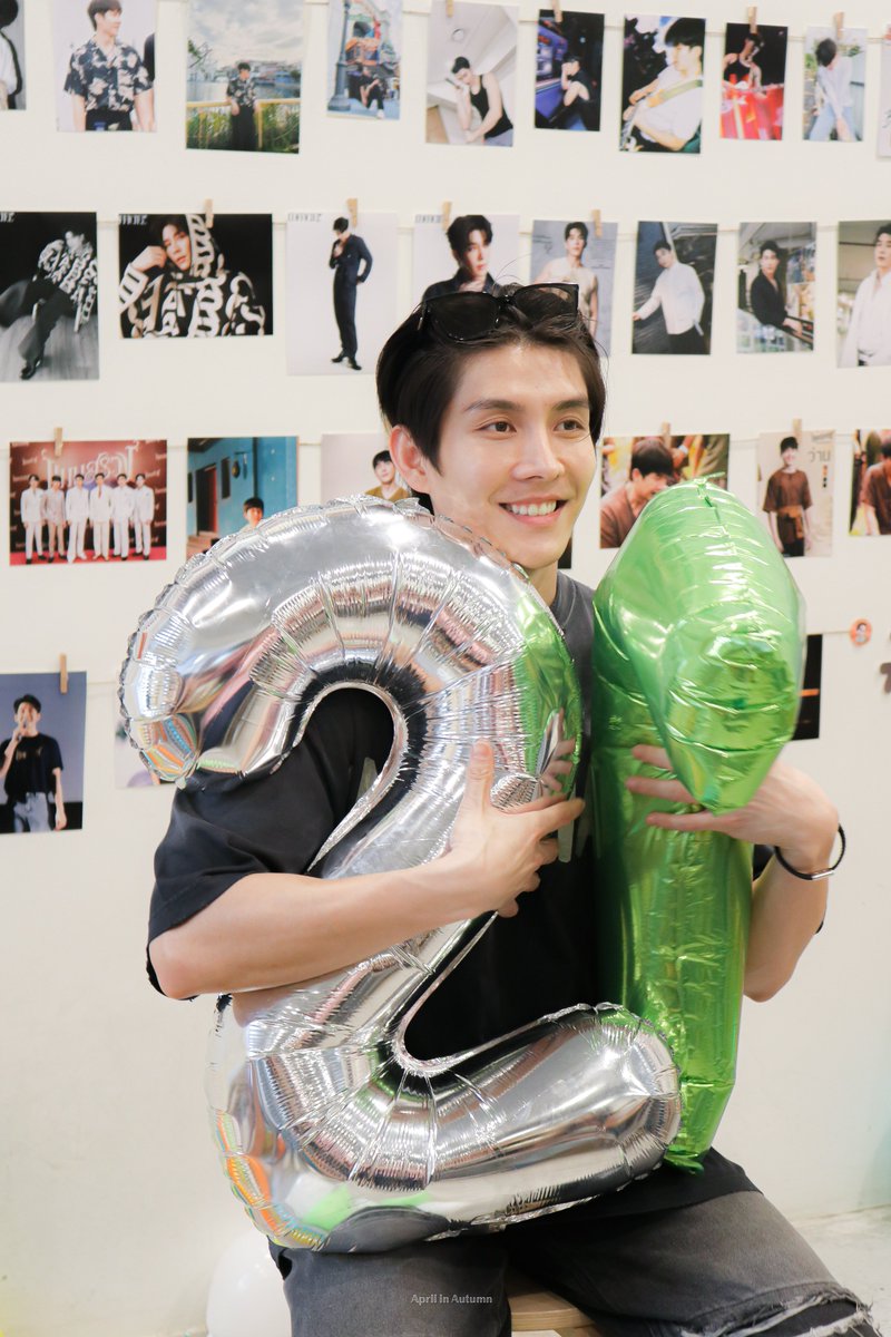 AprilinAutumnn's tweet photo. ขอให้ปีที่ 27 เป็นปีที่ใจดีกับบาสในทุกๆวัน เป็นปีที่ดาวดวงนี้ส่องสว่างไกลขึ้นในทุกๆนาที เป็นปีที่มีคนตกหลุมรักดาวดวงนี้เพิ่มขึ้นอีกเยอะๆ และเป็นที่บาสจะมีความสุขกับทุกอย่างที่ทำเลยนะ
Happy Birthday ครับคุณคนเก่ง ≽ܫ≼
@basvpr_ ˓𓄹 ࣪˖✧.*
#Basvpr #Remembas
#27thWithRemembasvpr https://t.co/8ciayJP4Bo
