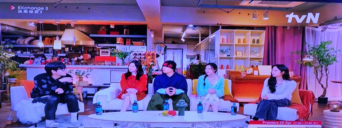 #NowWatching #Exchange3 episode14 on @tvN_Asia 😊
#Yura #KimYeWon #SimonDominic #LeeYoungJin #KimJiYeon #tvN