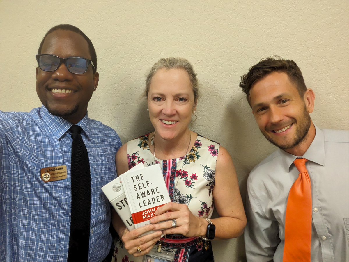 LEEadership Launch: @LeadershipSdlc had a GREAT meeting with Mrs. Hamner, Director of Talent Management at @LeeSchools. 📚 - Leadership Journey - Entry Planning - Networking #LEEadershipLaunch