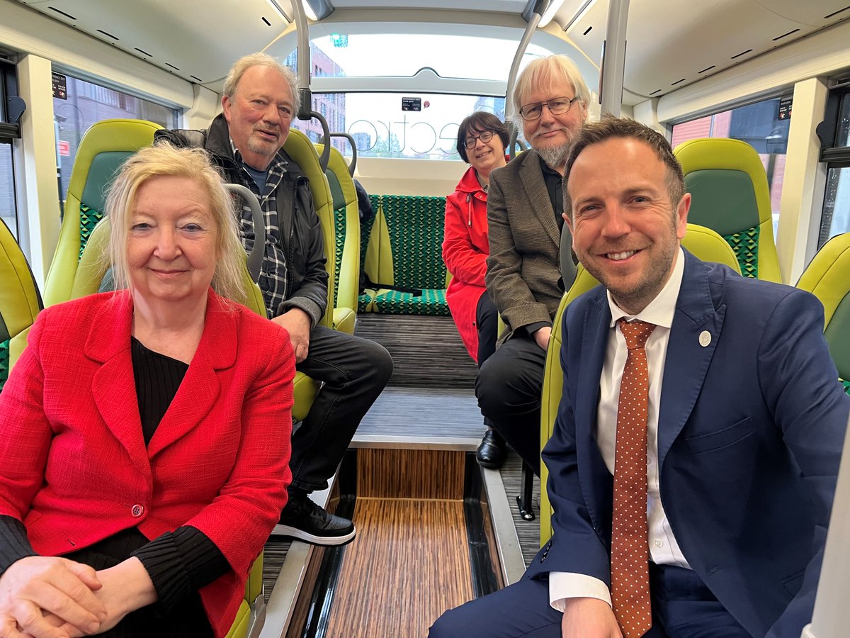 🚎 Four zero-emission electric buses 🌿🔋 launched this week. Enjoy a FREE 7-day hop-on, hop-off service to explore our improving city centre. Delighted to join future @SheffLabour councillors onboard our Sheffield Connect service. Try it out! 🚌