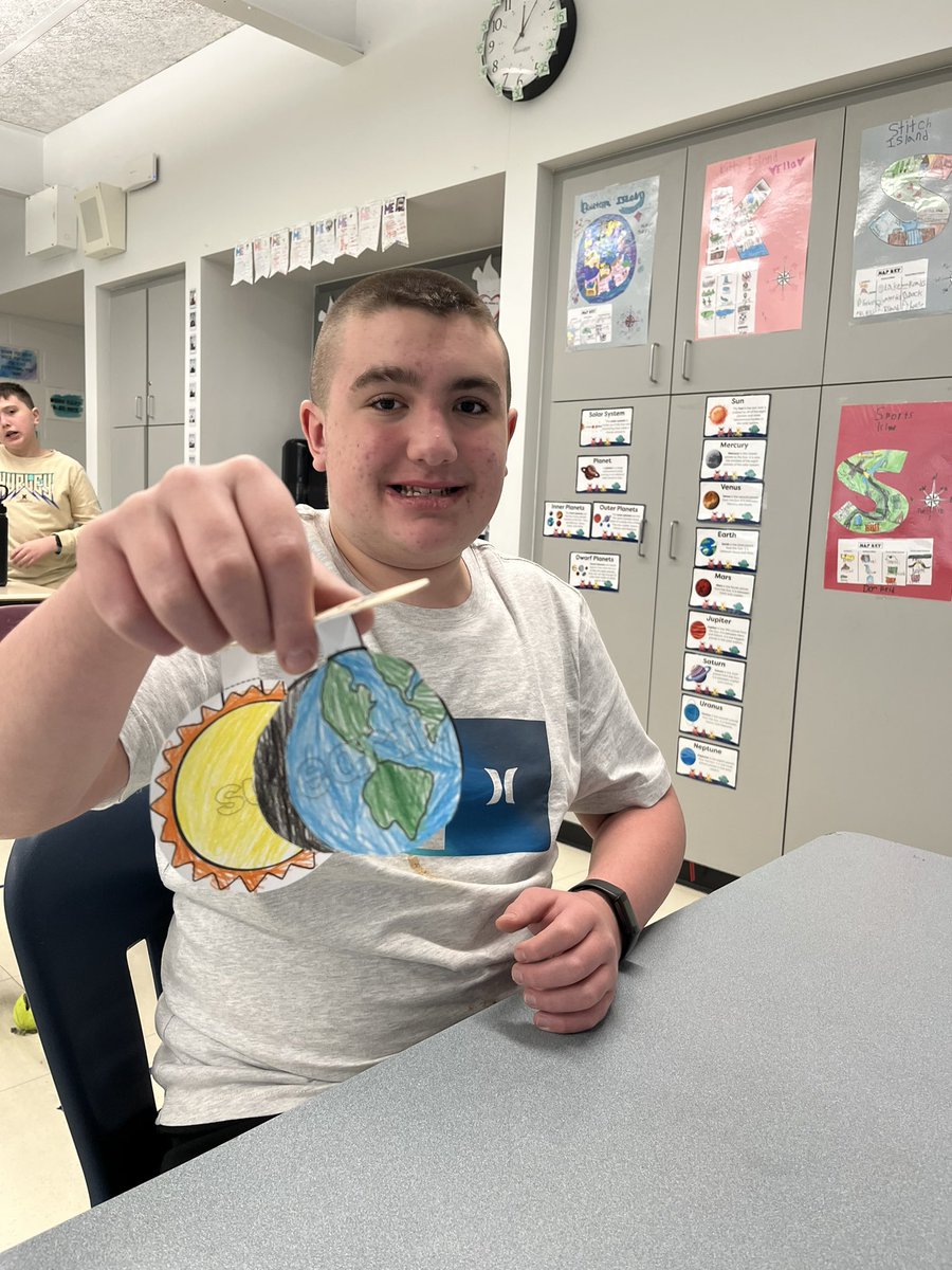 MissCraigTFMS's tweet photo. Check out our Solar Eclipse models! ☀️🌑🌎#TFSPantherPride https://t.co/8fpzMd9Jav