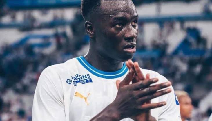 👋🏼 | TCHAU E BENÇÃO!

O volante senegalês Pape Gueye está próximo de deixar o OM.

O jogador, que tem seu contrato se encerrando no mês de junho, deve assinar pré-contrato com o <a href="/centraldovilla/">Central do Villarreal | Fan Account</a>.

Menos um. 🙏

<a href="/relevo/">Relevo</a> | #TeamOM🇧🇷🔵⚪️