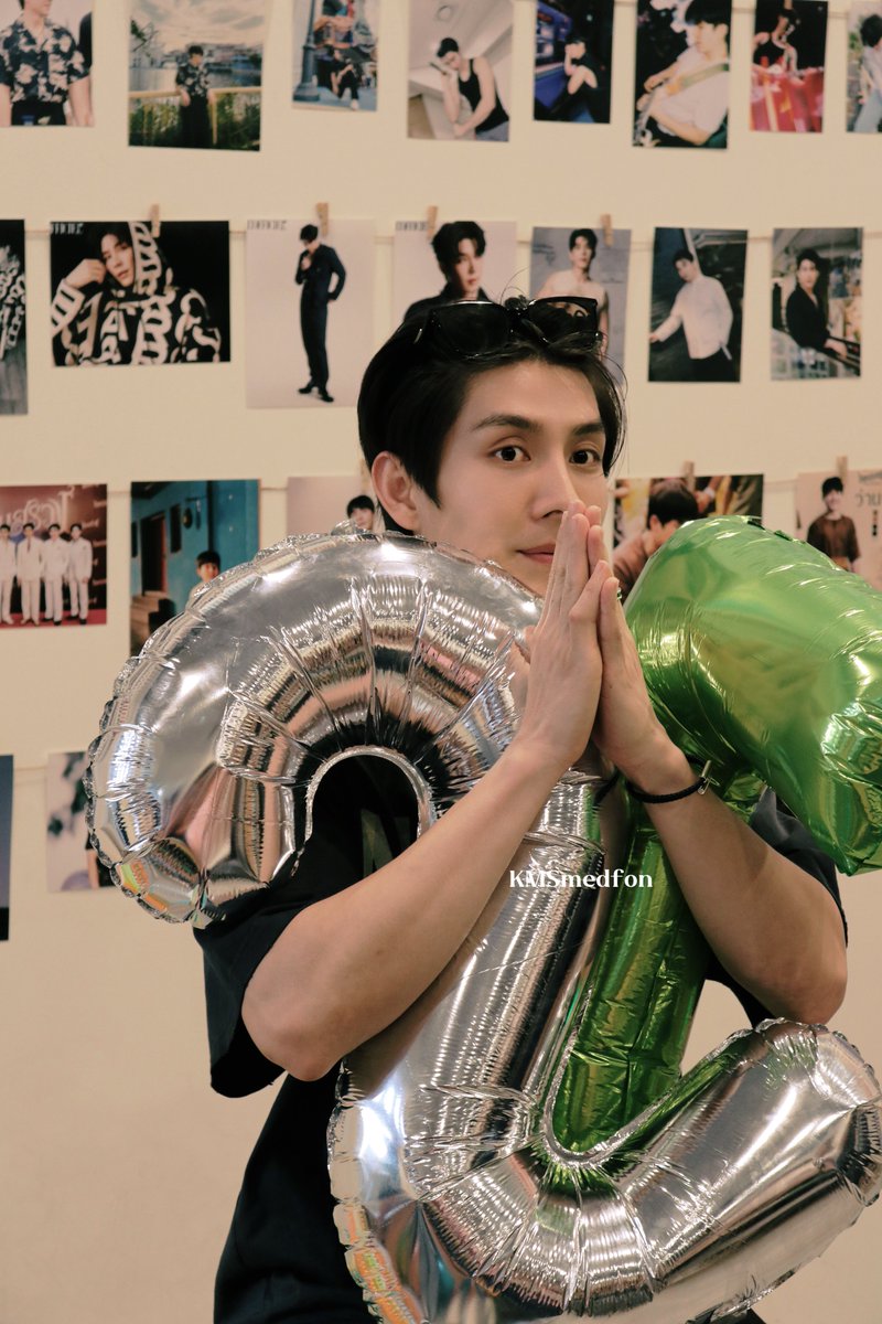 KMSmedfon's tweet photo. 'ขอให้มีความสุขกับ 27th ตลอดปีเลยนะ'
#27thWithRemembasvpr
—#Basvpr ,#Remembas ✿ https://t.co/R3ojKWKhLD