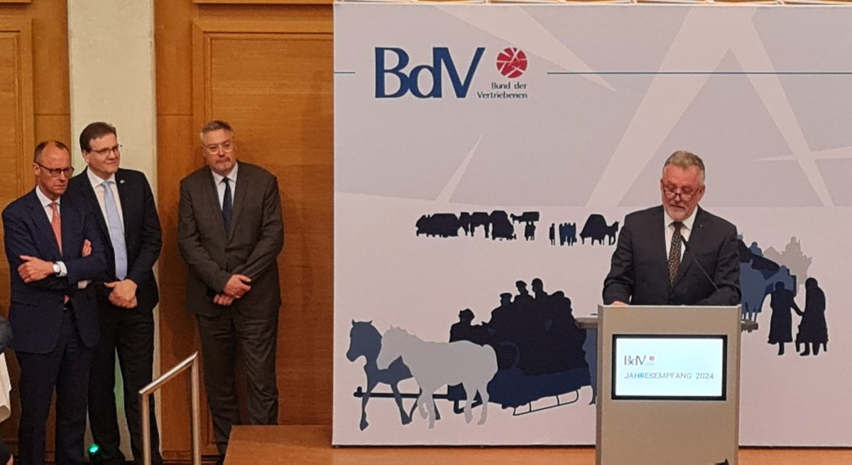 Jahresempfang des BdV in Berlin. Zahlreiche Gäste aus Politik, Kultur, Wirtschaft und Verwaltung haben sich versammelt und erwarten die Festrede des Fraktionsvorsitzenden der CDU/CSU-Bundestagsfraktion <a href="/_FriedrichMerz/">Friedrich Merz</a>. Gerade begrüßt BdV-Präsident <a href="/BerndFabritius/">Bernd Fabritius</a> die Gäste.
