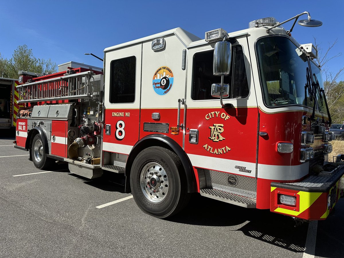 Happy Tuesday from Engine 8! #AFRD #AtlantaFireRescue #TruckTuesdays 🚒🔥