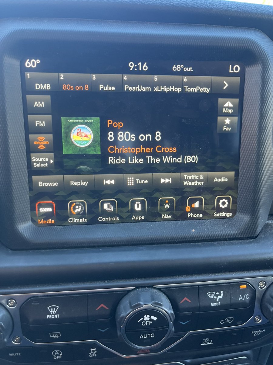 cr8ivejules's tweet image. Drive to the west side starting off good! 🙌🏼 #ridelikethewind #topoff #jeeplife