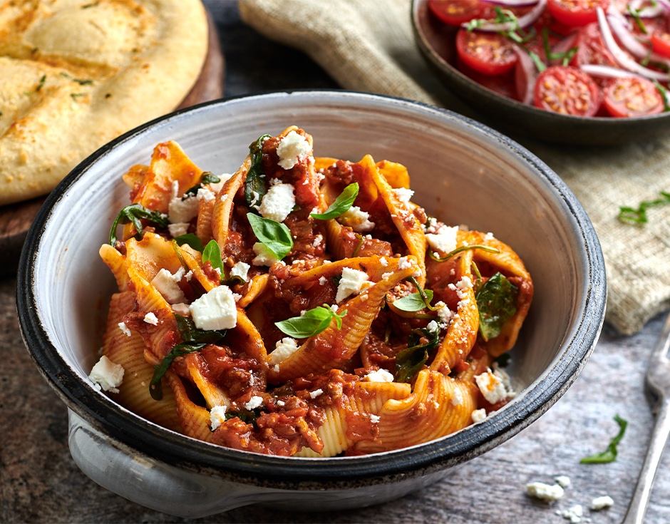 You could use the Homepride fortified sauce to make this Bolognese with Vegan Mince. You can try with other pastas like penne and fusilli or serve up with potato wedges >> bit.ly/3SVWqbX