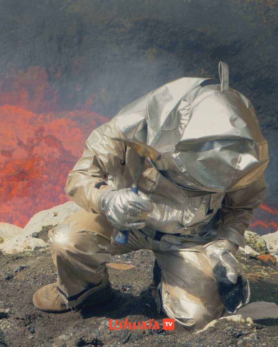 Partout dans le Monde, les scientifiques étendent leurs recherches sur les volcans en activité. Nous allons voir comment la vie continue au plus proche de la lave, dans les décombres des éruptions 🌋 ⏰Volcans, les brasiers de la Terre, ce soir à 20h45 sur #UshuaïaTV